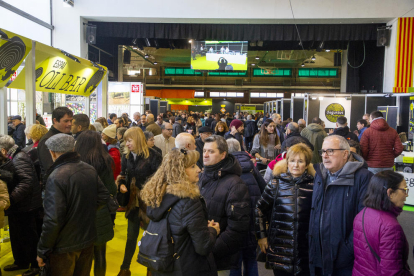 Milers de persones van visitar ahir el pavelló de l’oli de les Borges per adquirir o degustar l’or verd.
