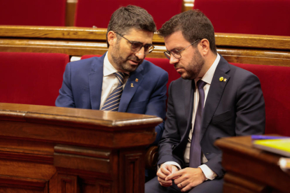 El president de la Generalitat, Pere Aragonès, i  Jordi Puigneró, cessat com a vicepresident.