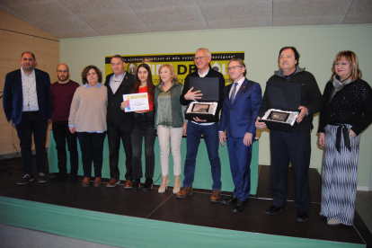 Los premiados con el exconseller Giró, el presidente de la comarca y la alcaldesa de Les Borges.