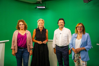 Isidre Gavín  conversando animadamente con Inés Granollers.