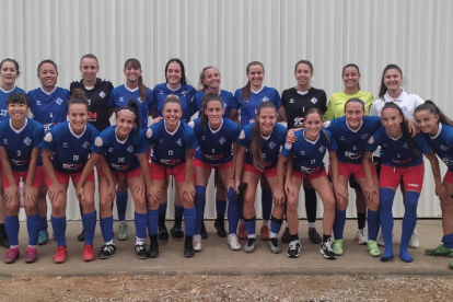 Jugadoras del AEM que se desplazaron ayer al campo del Huesca.