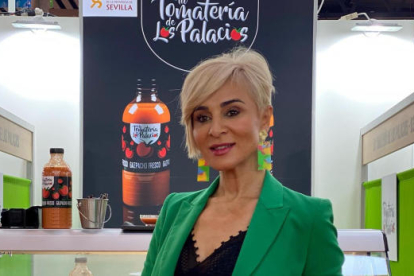 Ana María Aldón y su producto.