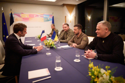 Volodímir Zelenski viajó ayer por sorpresa a Japón y se reunió con líderes invitados a la cumbre del G7.