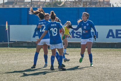 Les jugadores de l’AEM celebren el gol de Cris García, que sentenciava el partit a pocs minuts del final.