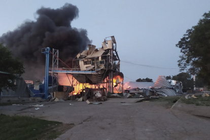 Imagen del resultado del reciente ataque ruso sobre silos de grano ucranianos en Odesa.