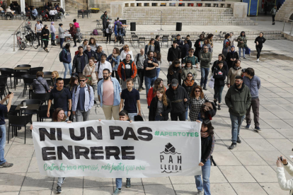 La plaza Sant Joan acogió un acto de apoyo a la PAH. 