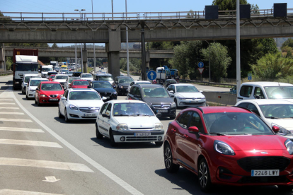 Más de 60 kilómetros de congestión en Catalunya en la operación salida de Sant Joan, especialmente en la AP-7