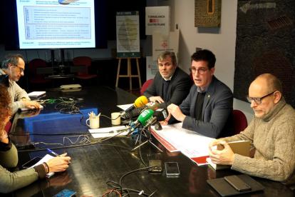 Melé, Postius i Rutllant durant la roda de premsa per explicar les accions que s'han fet per protegir l'Horta de Lleida davant la proliferació de nous projectes de torres elèctriques d'alta tensió