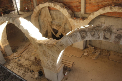 Los arcos que se reconstruyeron en el futuro edificio cultural.