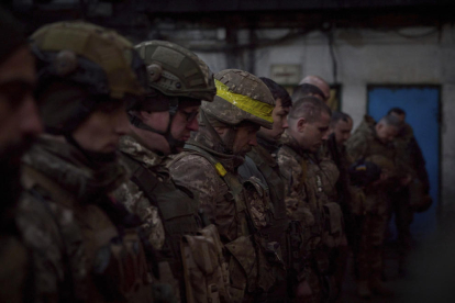 Militares ucranianos, cerca de Bajmut.