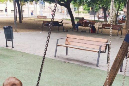 Denuncian consumo de alcohol y drogas en un parque infantil del centro de Lleida