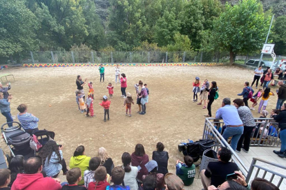 Passatge del terror al Secà de Sant Pere - Un any més l’associació de veïns del barri del Secà de Sant Pere de Lleida va organitzar un túnel del terror a la Casa Torre Queralt. El passatge, que es va inaugurar ahir, es podrà visitar fins a ...