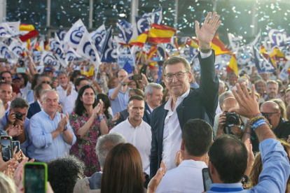 El líder del PP, Alberto Núñez Feijóo, en l'acte final de campanya del 23-J a Corunya.