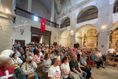 L’església del Palau va quedar ahir petita per escoltar la conferència sobre la seua història.