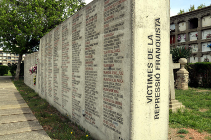 Monumento a las víctimas de la represión franquista en el cementerio de Lleida. 