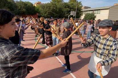 En el Institut Caparrella estudiantes y profesores acudieron disfrazados el viernes.