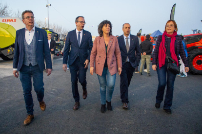 Teresa Jordà, amb Talarn, Solsona, el director de la fira, Xavier Roure, i la delegada Bergés.
