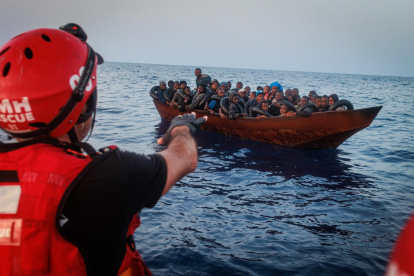 Rescate del barco Aita Mari en el Mediterráneo central. 