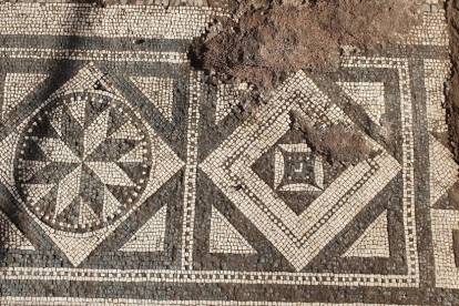 Descubren mosaicos perfectamente conservados durante unas excavaciones en Pompeya