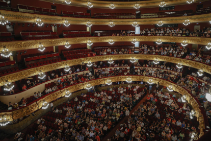 El Gran Teatre del Liceu se llenó con unas 2.000 personas que iban de los pocos meses a los 105 años. 