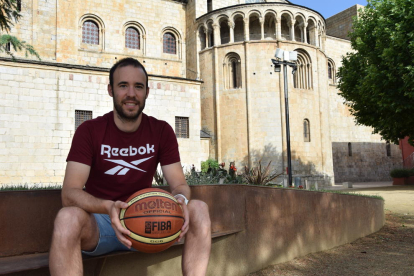 Bernat Canut abandona el Cadí i la Seu d’Urgell, la seua ciutat natal, per liderar un projecte ambiciós al Girona, un dels grans.