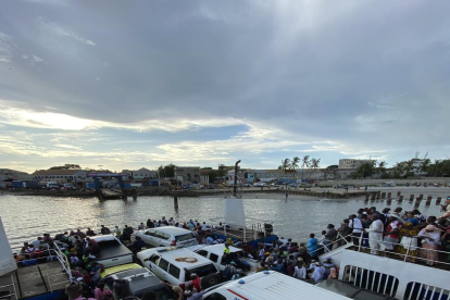 Tres leridanos conducen más de 4.800 kilómetros en 8 días para dar una ambulancia a una ONG de Gambia