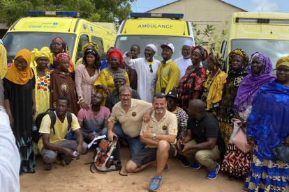 Tres leridanos conducen más de 4.800 kilómetros en 8 días para dar una ambulancia a una ONG de Gambia