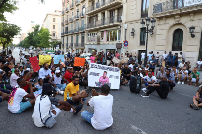 El 18 de octubre, cuatro personas fueron detenidas por el presunto asesinato del joven de Lérida Nosa Richard, de 22 años, cuyo cadáver apareció semienterrado octubre del 2021 en Albesa.