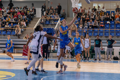 Bojana Kovacevic supera Marta Hermida, la millor del partit.