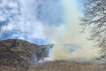 Incendio forestal en Canejan, en la Val d'Aran