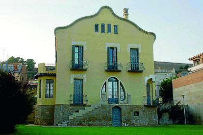 La sede del Institu Municipal Progrés i Cultura de Balaguer se ubica en el Xalet Montiu. 