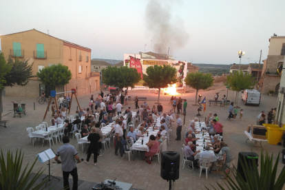 Alàs, en el Alt Urgell, celebró la noche del viernes la tercera edición de sus ‘falles’. 