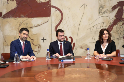 El presidente del Govern, Pere Aragonès, el vicepresidente, Jordi Puigneró, y la consellera Laura Vilagrà, durante el Consejo Ejecutivo