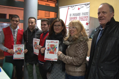 Mario Rivillos, segundo por la izquierda, ayer durante el acto.