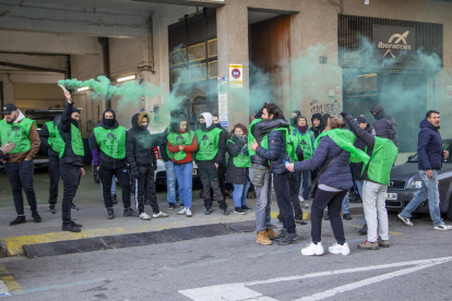 La PAH paralitza un desnonament al carrer Paer Casanovas