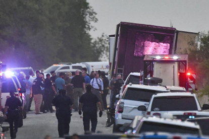 Inmigrantes subsaharianos amontonados tras los enfrentamientos con la Policía de Marruecos.