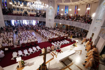 El bisbe de Lleida assisteix a una cerimònia d'ordenació a Romania