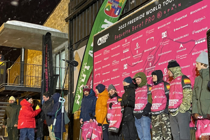 Laia Sellés posa con las tres medallas conquistadas en el Festival Olímpico de la Juventud.