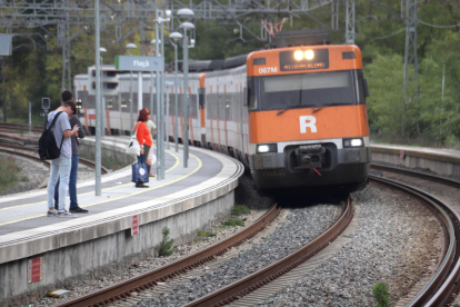 Imatge d’un comboi de Rodalies, un servei que segueix en el centre de la polèmica.