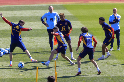 Els internacionals espanyols es van entrenar ahir per preparar el duel amb els noruecs.