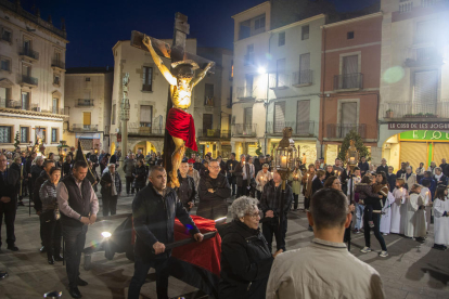 Tàrrega va celebrar el viacrucis ahir a la nit.