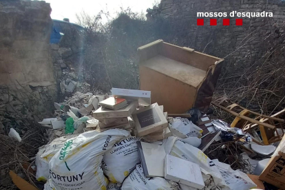 Els residus abocats a Calonge de Segarra.