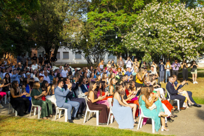 La ceremonia de entrega de orlas de la Facultad de Derecho, Economía y Turismo, ayer en la Llotja. 