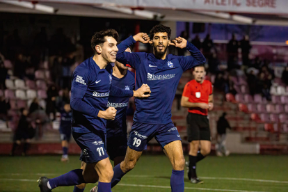 El delantero Youssef celebrando el gol de la victoria. 