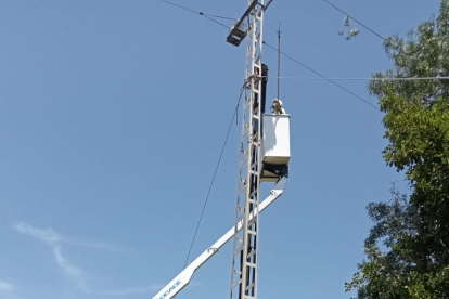 Endesa reparó la torre eléctrica entre Torre-serona y Corbins, que el temporal tumbó