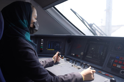 La filial saudí de Renfe incorpora a las primeras mujeres maquinistas del país