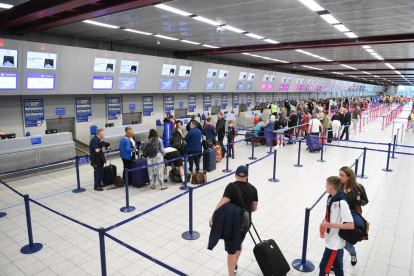 Imatge d'arxiu d'un control en un aeroport