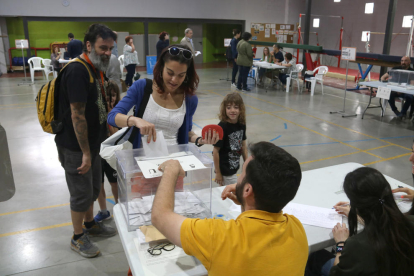 La participació a la ciutat de Lleida a les 14 hores assoleix el 30,21%, tres punts i mig menys que el 2019
