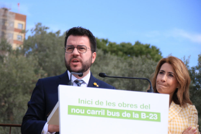 Pere Aragonès y Raquel Sánchez ayer en Barcelona. 