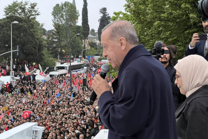 El president turc Recep Tayyip Erdogan s’adreça als seus seguidors després de guanyar les eleccions.